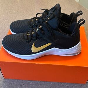 Nike Air Max Bella TR 2 9.5 WIDE